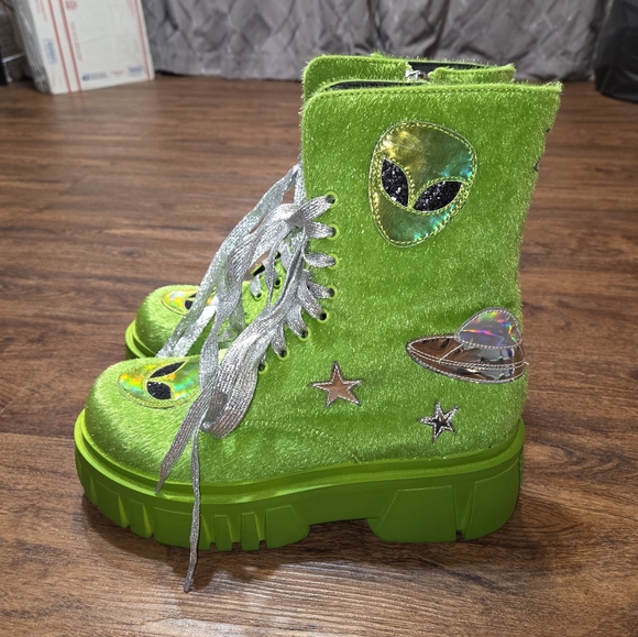 Club Exx Dolls Kill Invade Ur Space Alien Fuzzy Green Combat Boots Shoes 10 - Picture 2 of 8